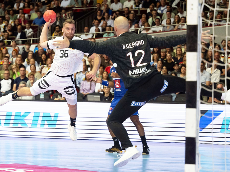 Torhüter David Späth hielt das DHB-Team mit starken Paraden im Spiel. - Foto: Bernd Thissen/dpa