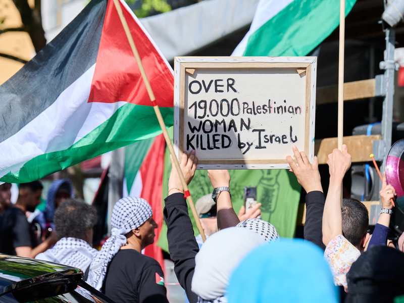 Nach einigen Stunden löste die Polizei die Demo auf.  - Foto: Annette Riedl/dpa