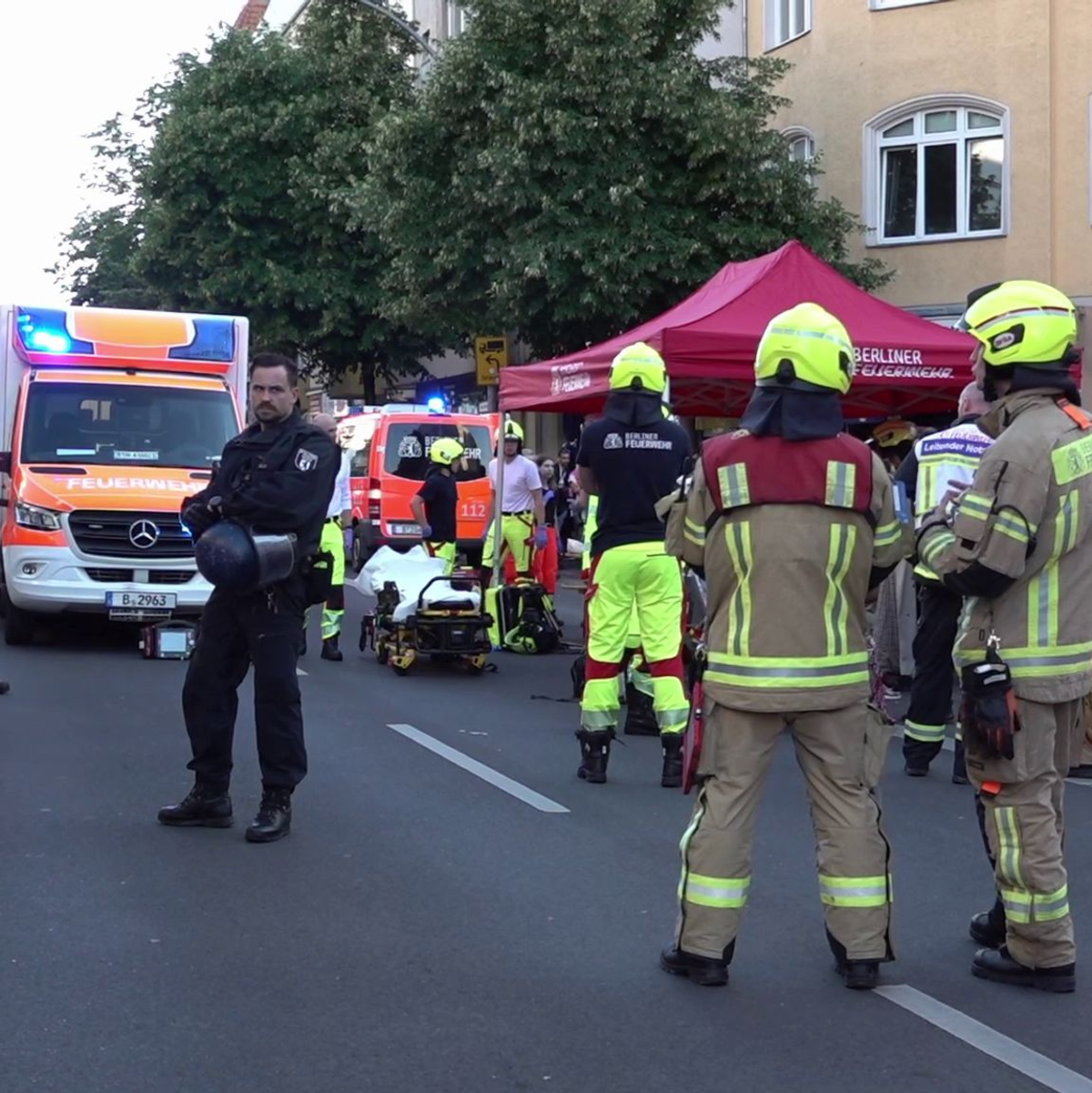 Bei der Auflösung einer großen propalästinensischen Demo in Berlin sind acht Menschen verletzt worden. - Foto: Manuel Genolet/TNN/dpa