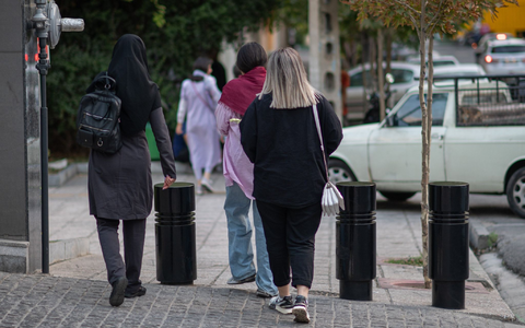 Die iranische Polizei will bei der Einhaltung der islamischen Kleiderordnung der Frauen weiterhin konsequent ihrer Null-Toleranz Linie fortsetzen. (Archivbild) - Foto: Arne Immanuel Bänsch/dpa