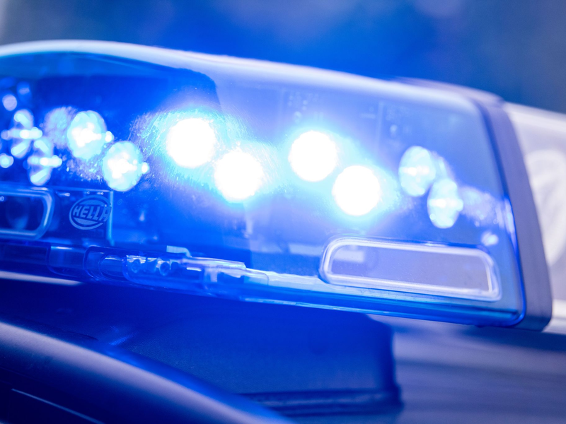 Nach einer Unfallflucht der etwas anderen Art sucht die Polizei nach den Erziehungsberechtigten zweier Bobbycar-Fahrer. - Foto: Lino Mirgeler/dpa