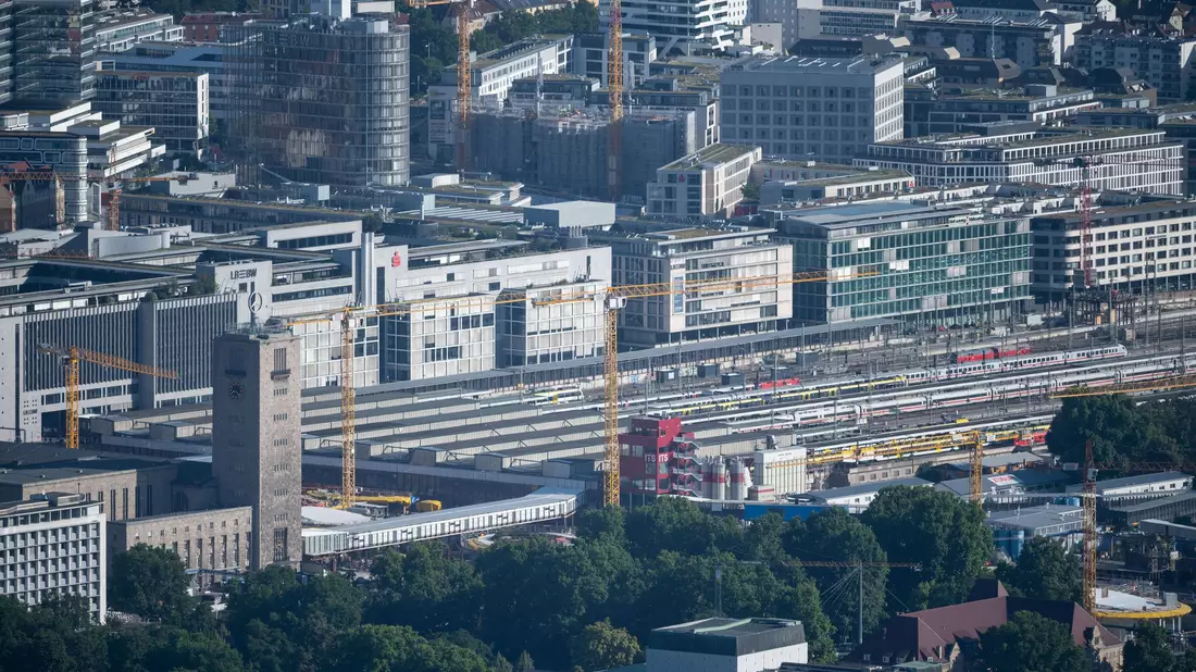 Auf dem Gleisvorfeld des Hauptbahnhofs will die Stadt bauen - doch das dürfte schwierig werden (Archivfoto).  - Bild: Marijan Murat/dpa