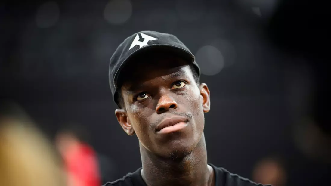 Dennis Schröder weiß nicht, ob er bei Olympia 2028 noch am Ball sein wird. - Bild: Gregor Fischer/dpa