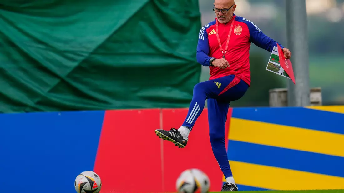 Führte Spanien ins EM-Finale: Trainer Luis de la Fuente. - Bild: Manu Fernandez/AP/dpa