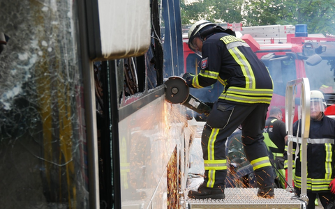 FW Celle: Technische Rettung aus Bus geübt! - Foto: presseportal.de