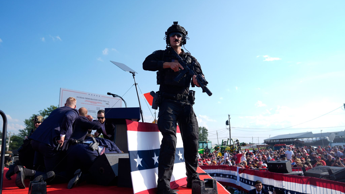 Ermittler forschen bereits nach dem möglichen Motiv des Schützen. - Foto: Evan Vucci/AP/dpa