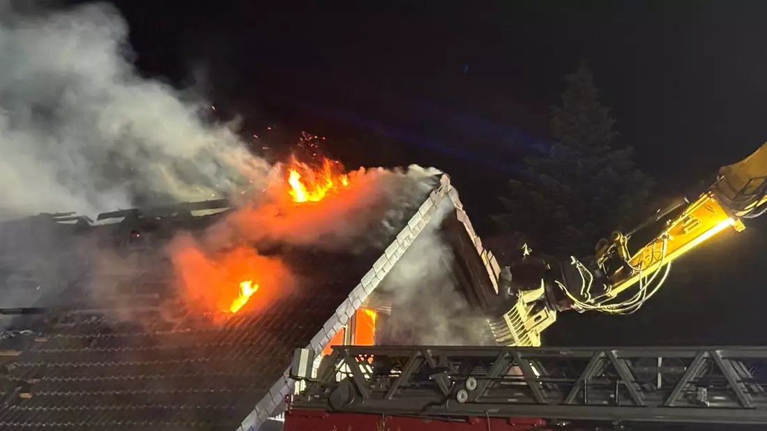 FW-ROW: Feuer zerstört Einfamilienhaus - Bild: presseportal.de