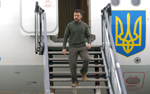 Der ukrainische Präsident Wolodymyr Selenskyj erwartet nach seiner Rückkehr aus den USA neue Hilfe aus Washington für den Kampf gegen den russischen Angriffskrieg. - Foto: Brian Lawless/PA Wire/dpa Der ukrainische Präsident Wolodymyr Selenskyj erwartet nach seiner Rückkehr aus den USA neue Hilfe aus Washington für den Kampf gegen den russischen Angriffskrieg. - Foto: Brian Lawless/PA Wire/dpa