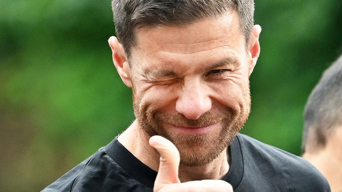 Die Profis des Leverkusener Erfolgstrainers Xabi Alonso starten in die neue Saison.   - Foto: Marius Becker/dpa