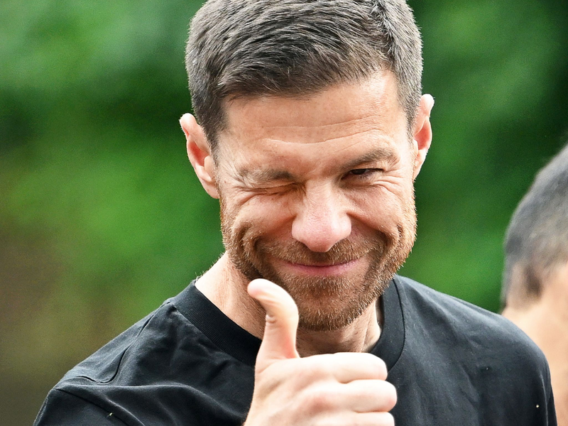 Die Profis des Leverkusener Erfolgstrainers Xabi Alonso starten in die neue Saison.   - Foto: Marius Becker/dpa