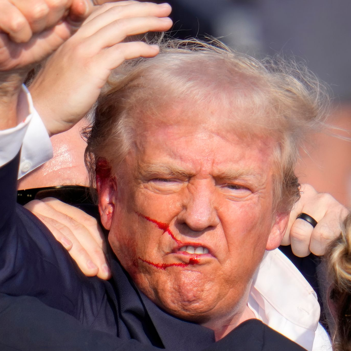 Trump will seinen Wahlkampf auch nach dem Attentat forsetzen. - Foto: Gene J. Puskar/AP/dpa