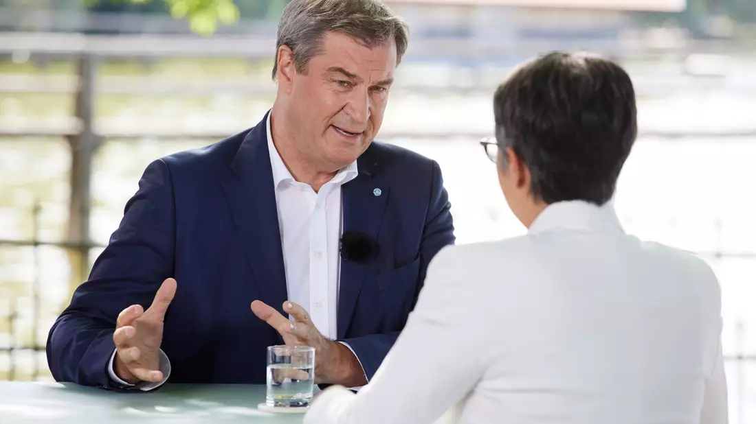 Kritik an seinen vielen Aktivitäten auf Social Media lässt Markus Söder nicht gelten. Er sieht darin eine Notwendigkeit, um auch die Menschen zu erreichen, die sich sonst von der Politik nicht angesprochen fühlen. (Foto: Handout) - Bild: Sebastian Arlt/ZDF/dpa