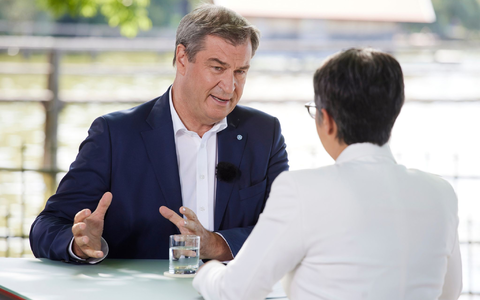 Kritik an seinen vielen AktivitĂ€ten auf Social Media lĂ€sst Markus Söder nicht gelten. Er sieht darin eine Notwendigkeit, um auch die Menschen zu erreichen, die sich sonst von der Politik nicht angesprochen fĂŒhlen. (Foto: Handout) - Foto: Sebastian Arlt/ZDF/dpa Kritik an seinen vielen AktivitĂ€ten auf Social Media lĂ€sst Markus Söder nicht gelten. Er sieht darin eine Notwendigkeit, um auch die Menschen zu erreichen, die sich sonst von der Politik nicht angesprochen fĂŒhlen. (Foto: Handout) - Foto: Sebastian Arlt/ZDF/dpa