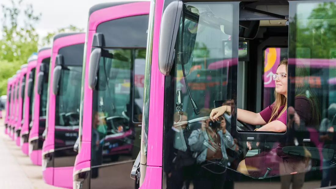Ab kommenden Montag (15. Juli) ist die Riedbahn zwischen Frankfurt und Mannheim für Bauarbeiten vollgesperrt, als Ersatz fahren Busse (Archivbild). - Bild: Andreas Arnold/dpa