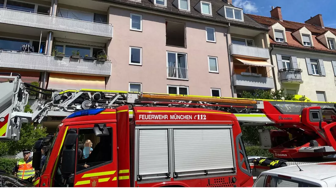 FW-M: Verpuffung lässt Fensterfront fliegen (Sendling) - Bild: presseportal.de