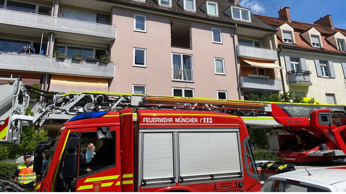 FW-M: Verpuffung lässt Fensterfront fliegen (Sendling) - Foto: presseportal.de
