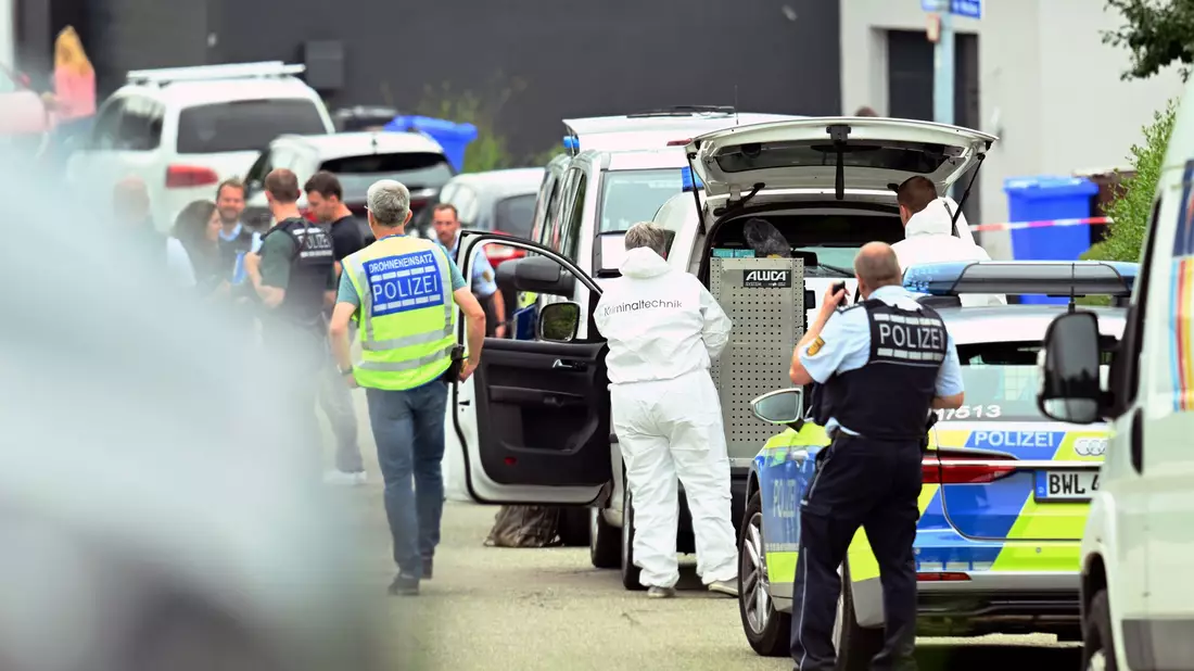 Ein 63-Jähriger soll auf seine Familienmitglieder geschossen haben. - Bild: David Pichler/Südwestdeutsches Mediennetzwerk/dpa