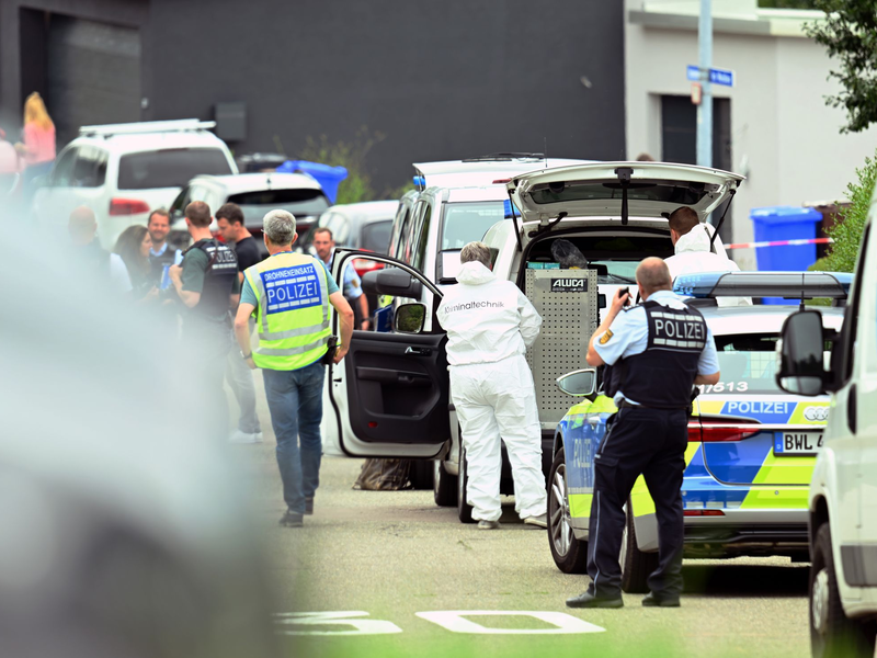 Ein 63-Jähriger soll auf seine Familienmitglieder geschossen haben. - Foto: David Pichler/Südwestdeutsches Mediennetzwerk/dpa