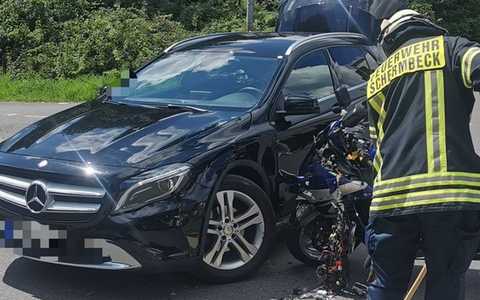 FW-Schermbeck: Auslaufende Betriebsmittel nach VU - Foto: presseportal.de
