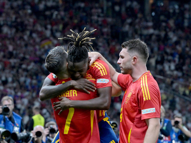 Englands Stürmerstar Harry Kane darf auch nach dem EM-Finale keinen Trophäe in den Himmel recken.  - Foto: Federico Gambarini/dpa