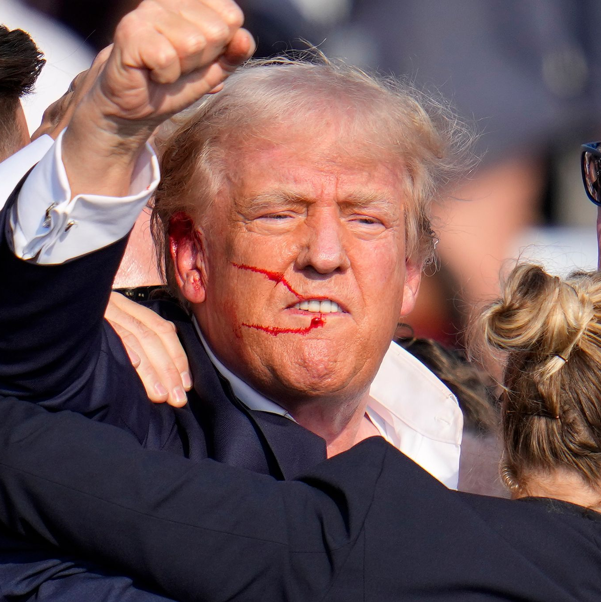 Trump nach dem Attentat - Foto: Gene J. Puskar/AP