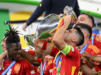 Kapitän Álvaro Morata gelang im Finale kein Tor - dem Jubel über den Titel tat das keinen Abbruch - Foto: Federico Gambarini/dpa