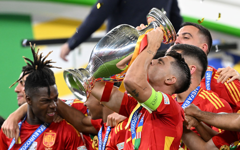 Kapitän Álvaro Morata gelang im Finale kein Tor - dem Jubel über den Titel tat das keinen Abbruch - Foto: Federico Gambarini/dpa