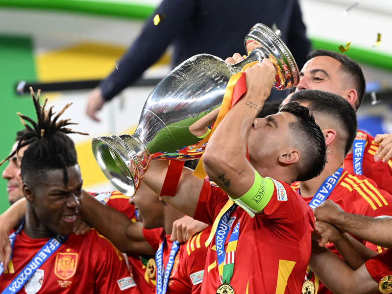 Kapitän Álvaro Morata gelang im Finale kein Tor - dem Jubel über den Titel tat das keinen Abbruch - Foto: Federico Gambarini/dpa