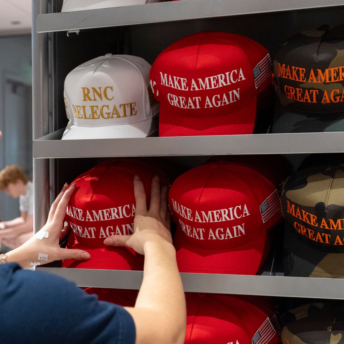 Anders als bei den Demokraten sind die Allianzen bei den Republikanern klar: Trump, Trump, Trump. - Foto: Alex Brandon/AP/dpa