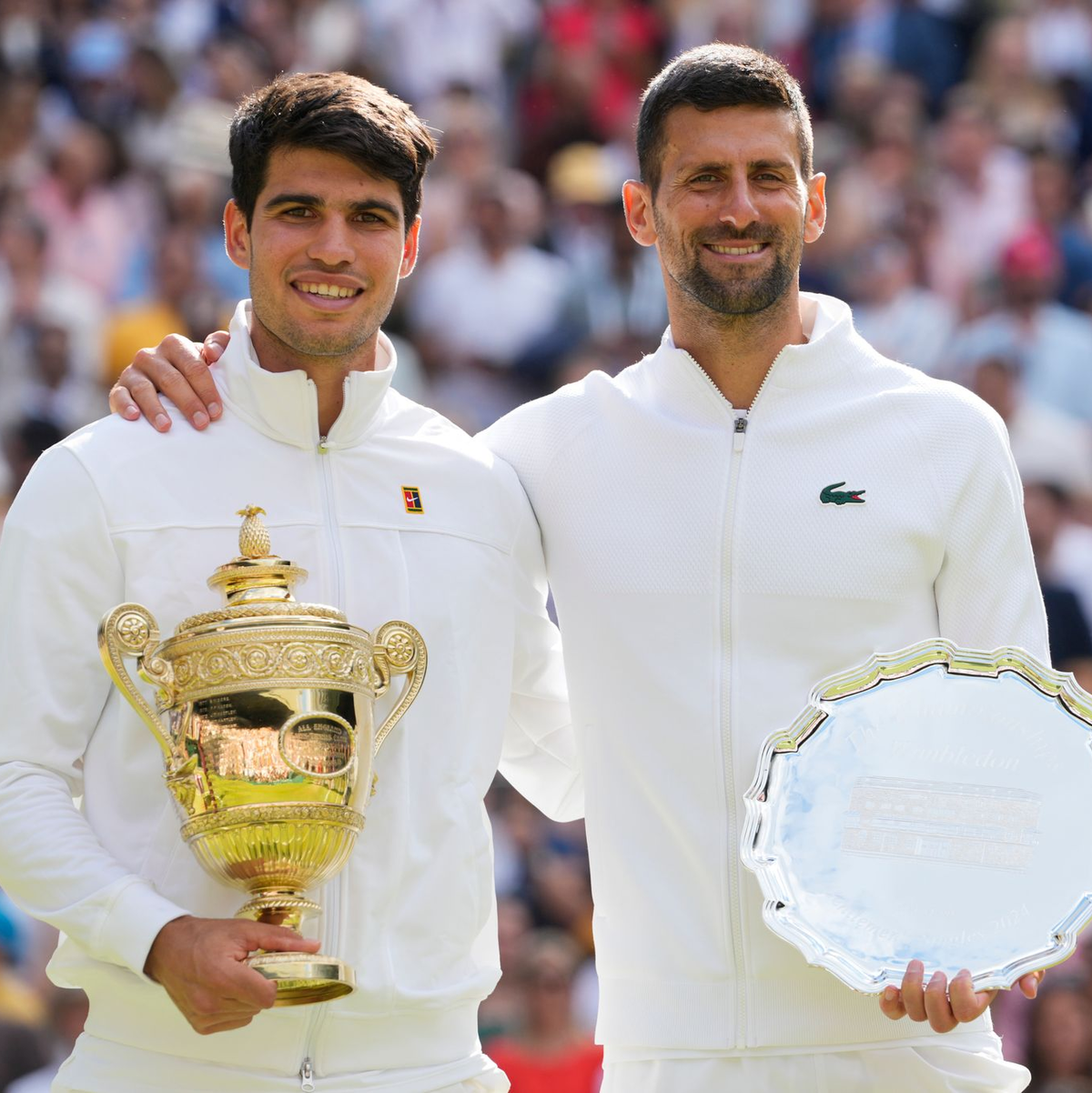 Novak Djokovic (r) unterlag Carlos Alcaraz im Wimbledon-Finale in drei Sätzen. - Foto: Kirsty Wigglesworth/AP