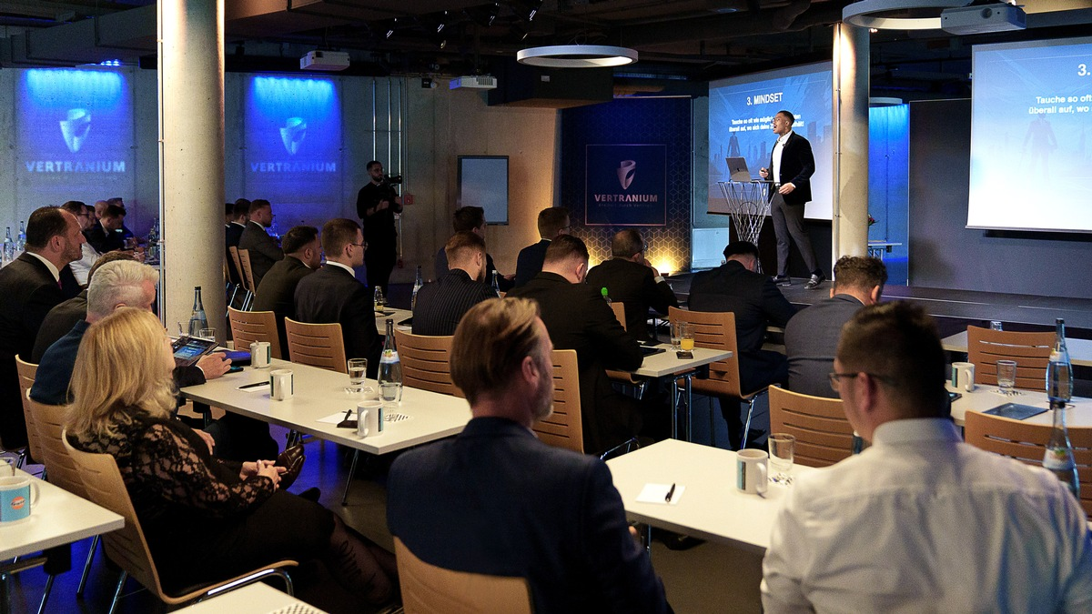 Versicherungen und Co.: Wie Finanzdienstleister wieder die Oberhand gegen Vergleichsplattformen gewinnen - Experte enthüllt Strategie - Foto: presseportal.de