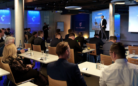 Versicherungen und Co.: Wie Finanzdienstleister wieder die Oberhand gegen Vergleichsplattformen gewinnen - Experte enthüllt Strategie - Foto: presseportal.de