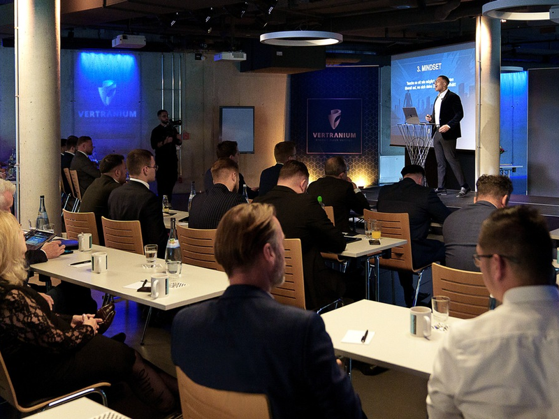 Versicherungen und Co.: Wie Finanzdienstleister wieder die Oberhand gegen Vergleichsplattformen gewinnen - Experte enthüllt Strategie - Foto: presseportal.de