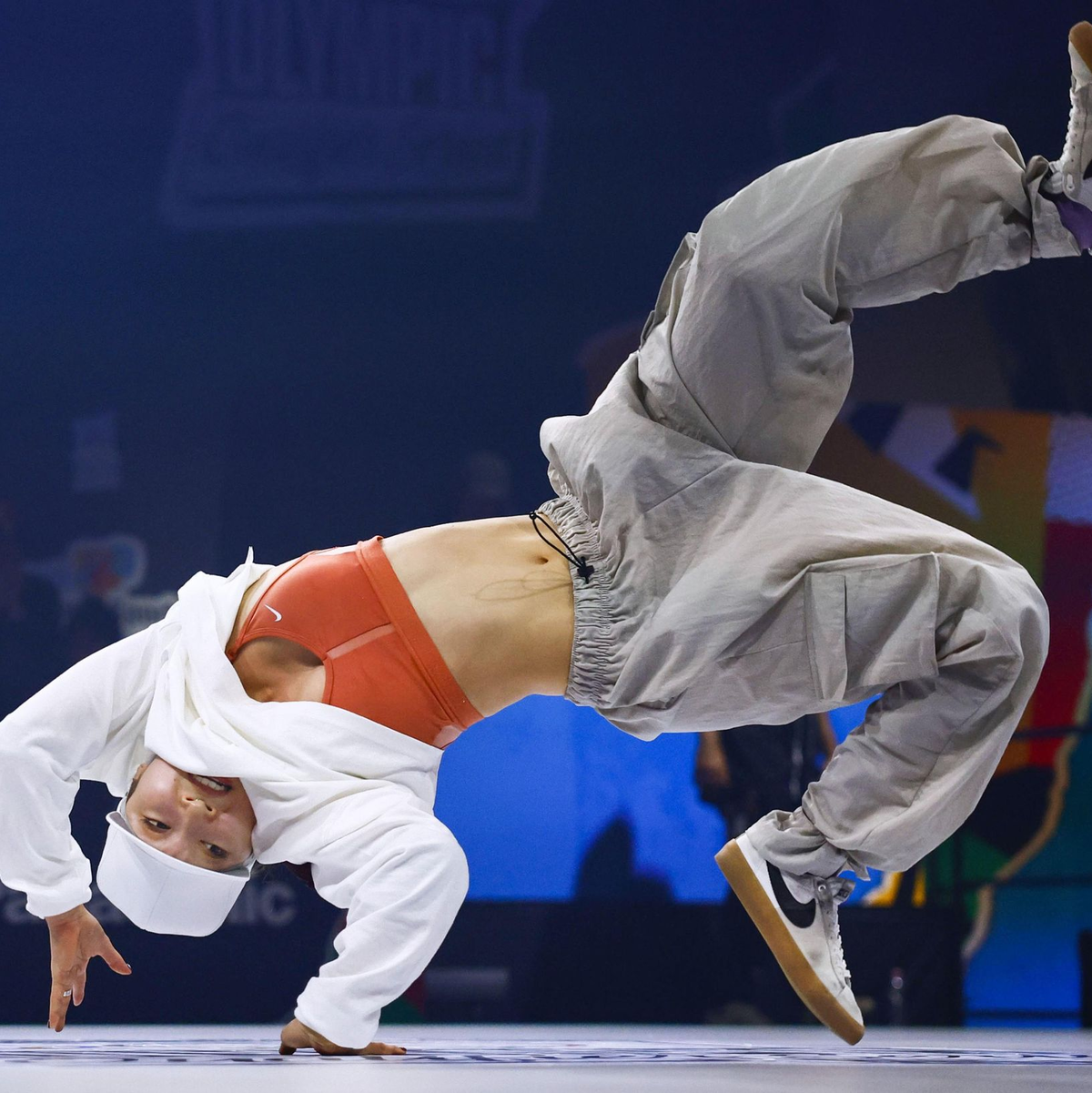 Erstmals werden olympische Medaillen im Breakdance vergeben. - Foto: kyodo/dpa