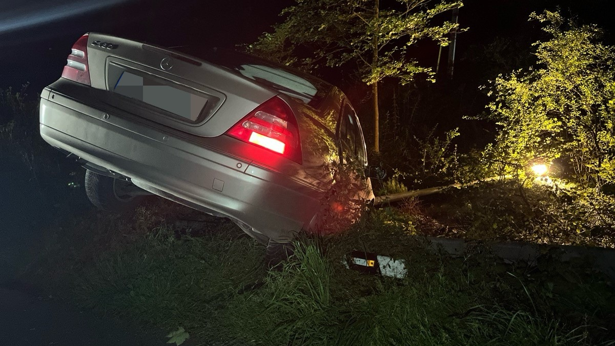 POL-HA: Autofahrer verliert Kontrolle über seinen Mercedes - Keine Fahrerlaubnis sowie positive Alkohol- und Drogentests - Foto: presseportal.de