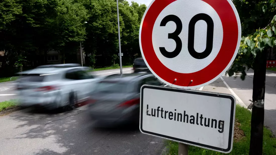 Bundespräsident Frank-Walter Steinmeier hat das neue Klimaschutzgesetz unterschrieben. Damit muss nun Verkehrsminister Volker Wissing (FDP) doch kein Sofortprogramm mit Klimamaßnahmen in seinem Bereich vorlegen.  - Bild: Sven Hoppe/dpa