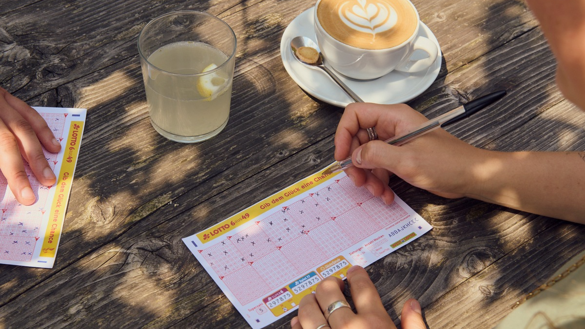 Ohne Superzahl zum zweifachen Millionär / LOTTO 6aus49: Tipper aus dem Kreis Kleve gewinnt mehr als 2,2 Millionen Euro - Foto: presseportal.de
