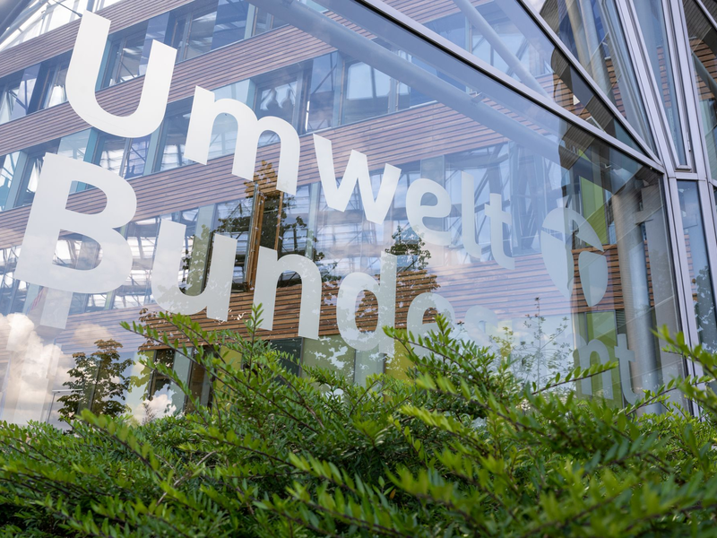 Wegen Betrugsverdachts bei Klimaschutzprojekten gab es Durchsuchungen bei Unternehmen. Das Umweltbundesamt (UBA) hatte Ende Mai Anzeige erstattet. (Archivbild) - Foto: Hendrik Schmidt/dpa