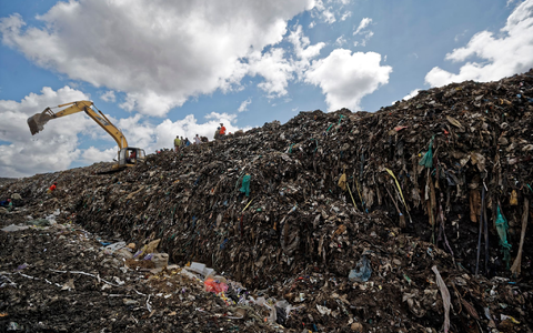 Auf einer Müllhalde in Kenia wurden Leichenteile gefunden (Symbolbild). - Foto: Ben Curtis/AP/dpa