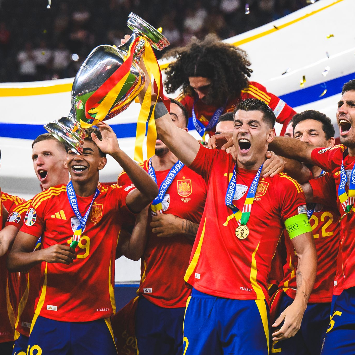 Der Vater des Erfolgs: Luis de la Fuente wird gefeiert. - Foto: Tom Weller/dpa