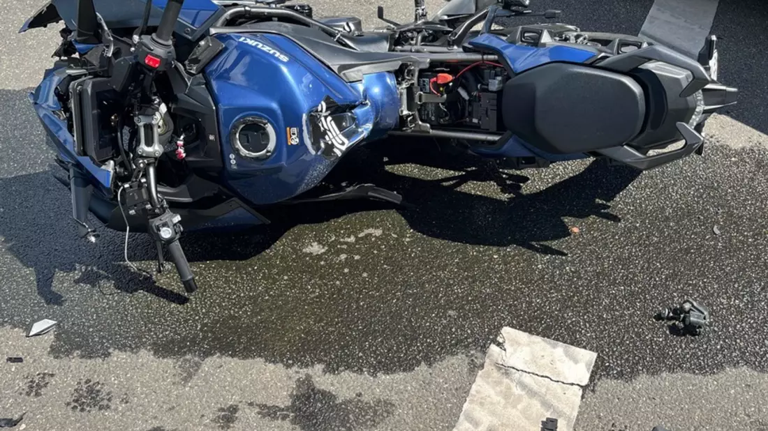 POL-DN: Unfall beim Abbiegen: Kradfahrer schwer verletzt - Bild: presseportal.de
