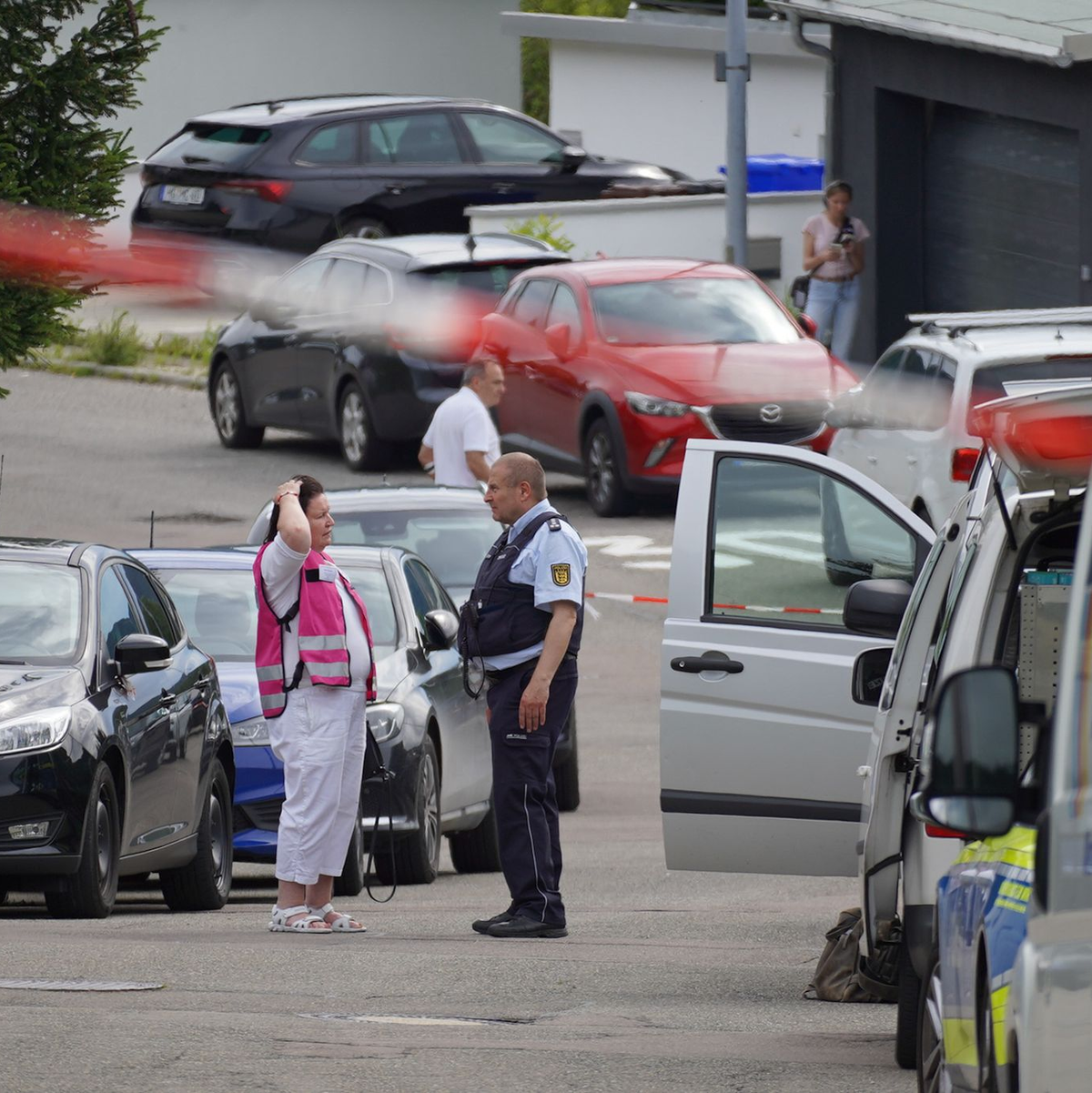 Einen Tag nach der Gewalttat sind noch viele Fragen offen. - Foto: Jannik Nölke/dpa
