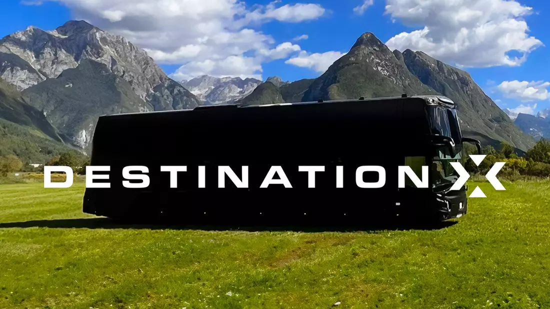 Wo bin ich? Tina Ruland, Ekaterina Leonova und Andreas Elsholz machen in der neuen ProSieben-Show Destination X einen Blind-Roadtrip durch Europa - Bild: Joyn, presseportal.de