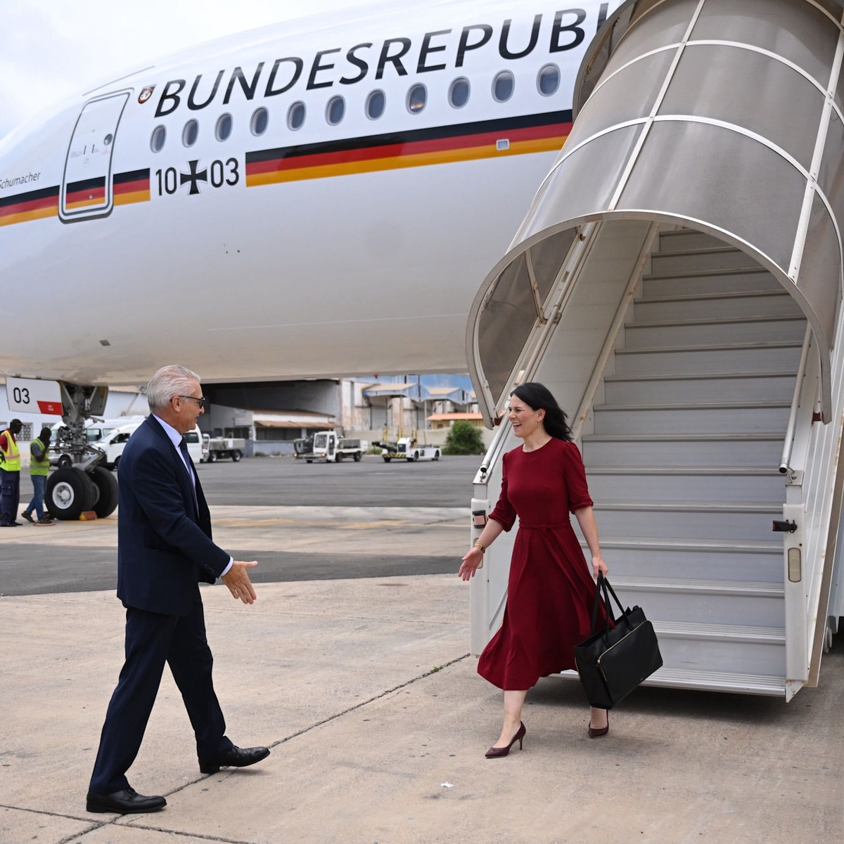 Als Außenministerin war Baerbock ständig auf Achse - hier im Senegal. (Archivbild) - Foto: Britta Pedersen/dpa