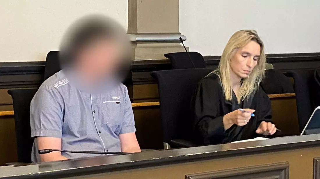 Ein 43-Jähriger ist vom Landgericht Verden zu lebenslanger Haft verurteilt worden - unter anderem wegen Mordes an einer Inline-Skaterin  - Bild: Janet Binder/dpa