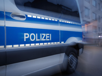 Nach der brutalen Attacke auf Kölner Anhänger im Januar dieses Jahres hat die Polizei eine Großrazzia gegen HSV-Fans durchgeführt. - Foto: Friso Gentsch/dpa