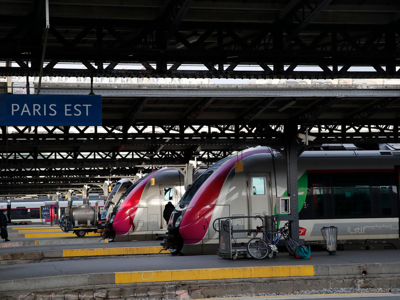 Im Pariser Bahnhof Gare de l'Est ist es zu einer Messerattacke gekommen (Archivbild). - Foto: Francois Mori/AP/dpa