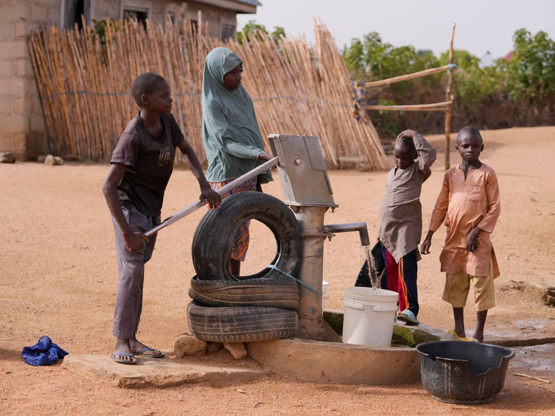 Entwicklungshilfe-Vertreter kritisierten die geplanten Kürzungen im Bundeshaushalt. (Archiv-Foto) - Foto: Sunday Alamba/AP/dpa