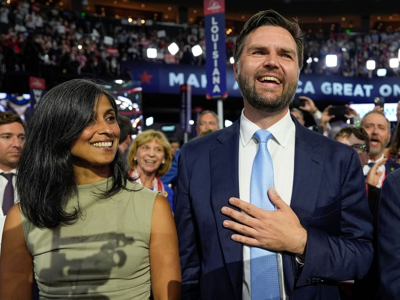 Vance und seine Ehefrau Usha Chilukuri Vance werden in Milwaukee gefeiert. - Foto: Carolyn Kaster/AP