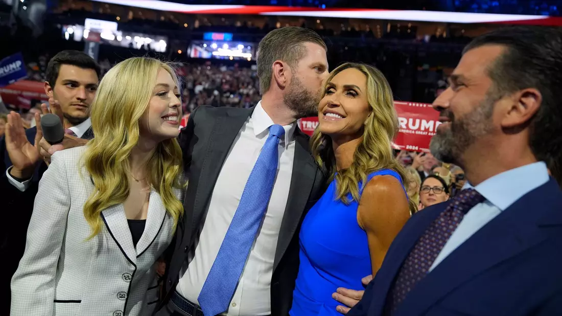 Trumps Söhne Eric und Don Jr. sind ebenso nach Milwaukee gekommen wie Tochter Tiffany.  - Bild: Evan Vucci/AP